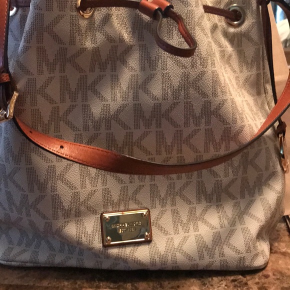 Michael Kors bag - Picture 1 of 2